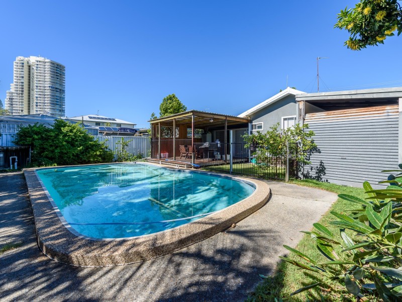 33 Ocean Street, Runaway Bay QLD 4216