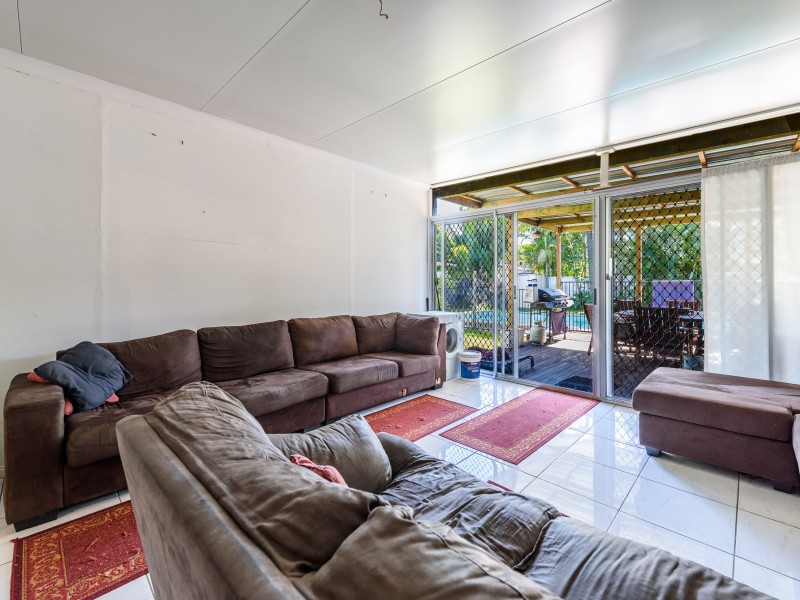 33 Ocean Street, Runaway Bay QLD 4216