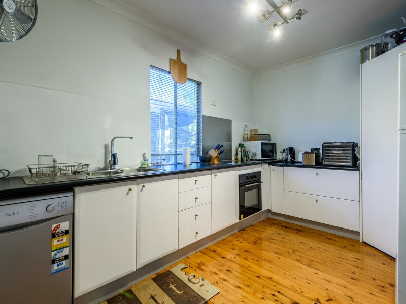 33 Ocean Street, Runaway Bay QLD 4216