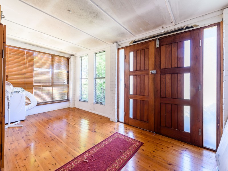 33 Ocean Street, Runaway Bay QLD 4216