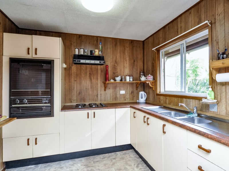 260 Bayview Street, Hollywell QLD 4216