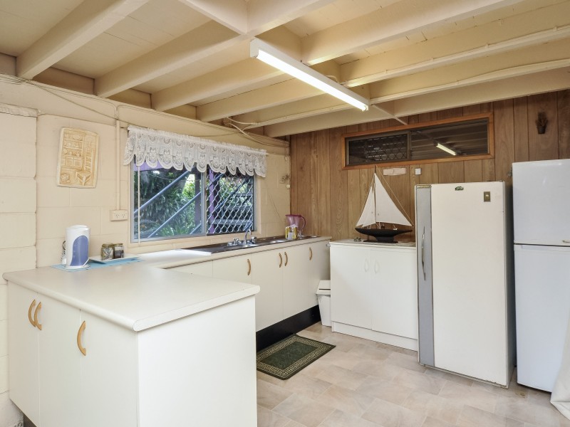 260 Bayview Street, Hollywell QLD 4216