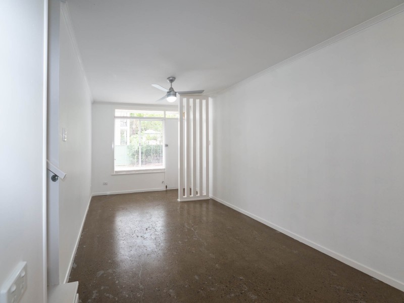 1/34 Labrador Street, Labrador QLD 4215