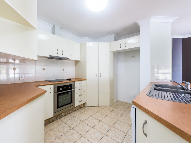 14 Leighanne Crescent, Arundel QLD 4214