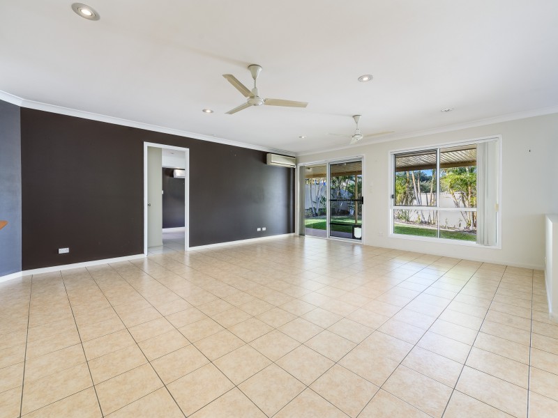 14 Leighanne Crescent, Arundel QLD 4214