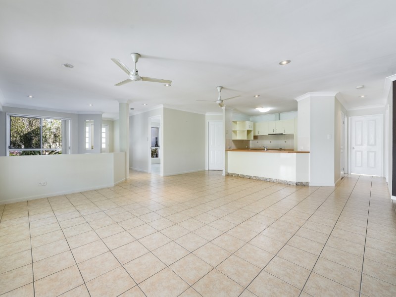 14 Leighanne Crescent, Arundel QLD 4214