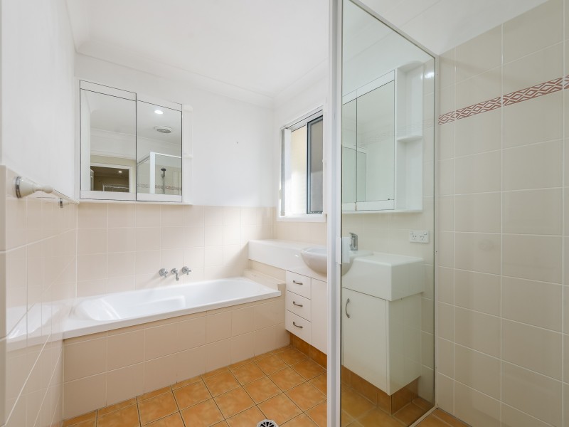 14 Leighanne Crescent, Arundel QLD 4214