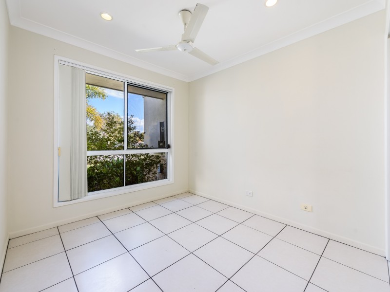 14 Leighanne Crescent, Arundel QLD 4214