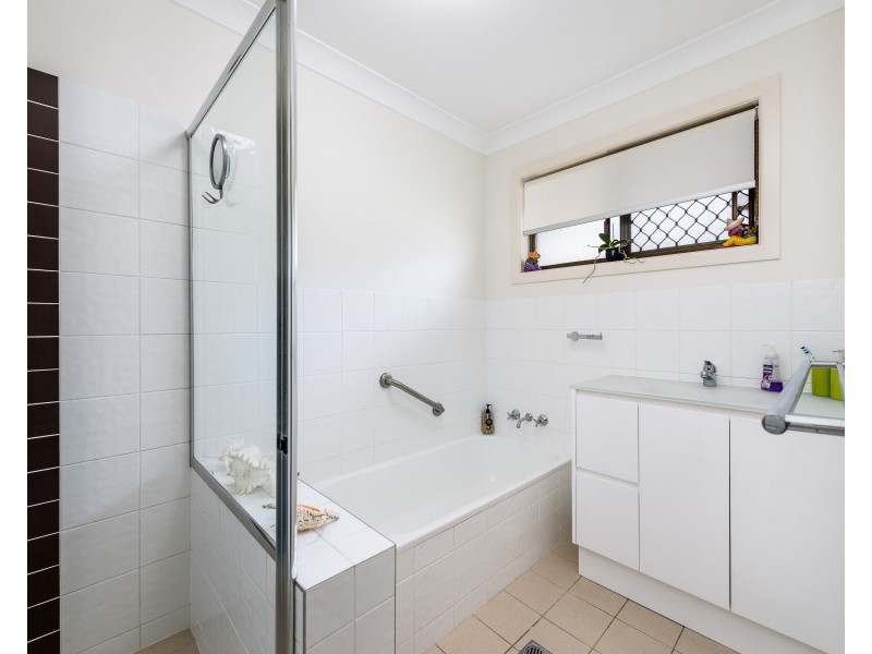 100 Columbus Drive, Hollywell QLD 4216