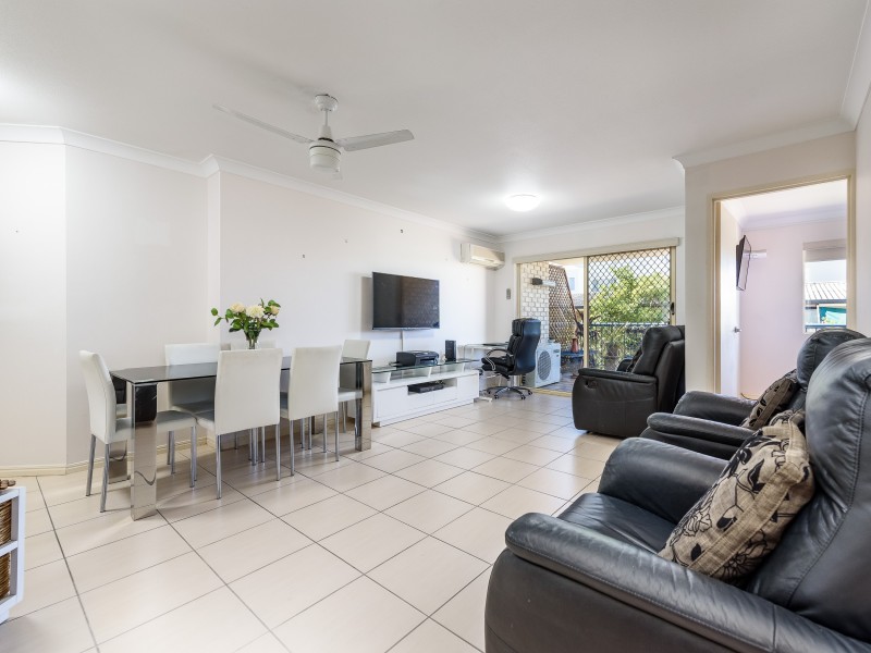 4/9 Errol Avenue, Paradise Point QLD 4216