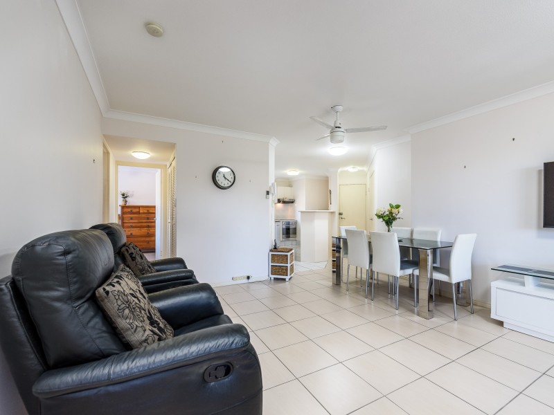 4/9 Errol Avenue, Paradise Point QLD 4216