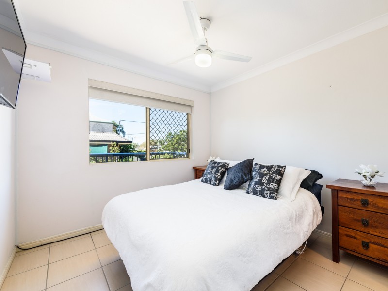 4/9 Errol Avenue, Paradise Point QLD 4216