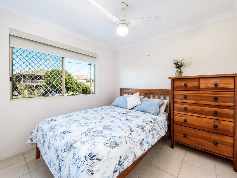 4/9 Errol Avenue, Paradise Point QLD 4216