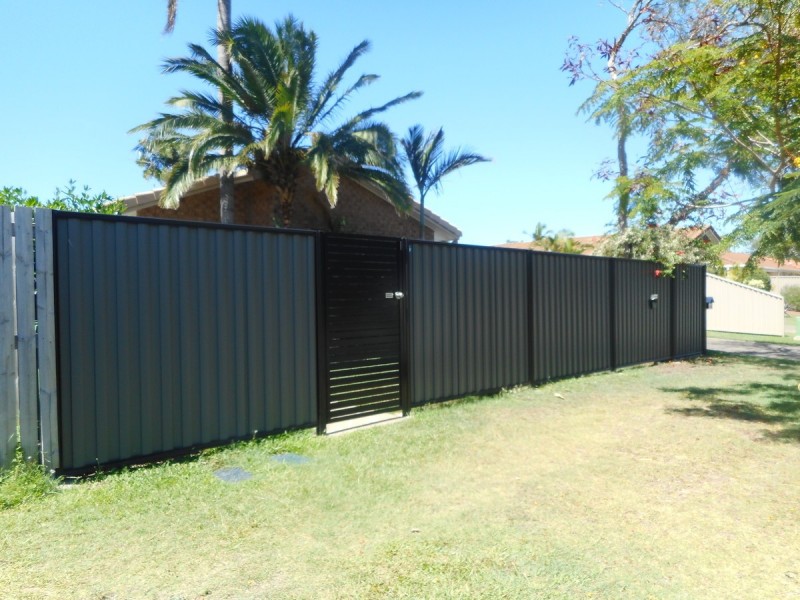 1/4 Stephanie Court, Labrador QLD 4215