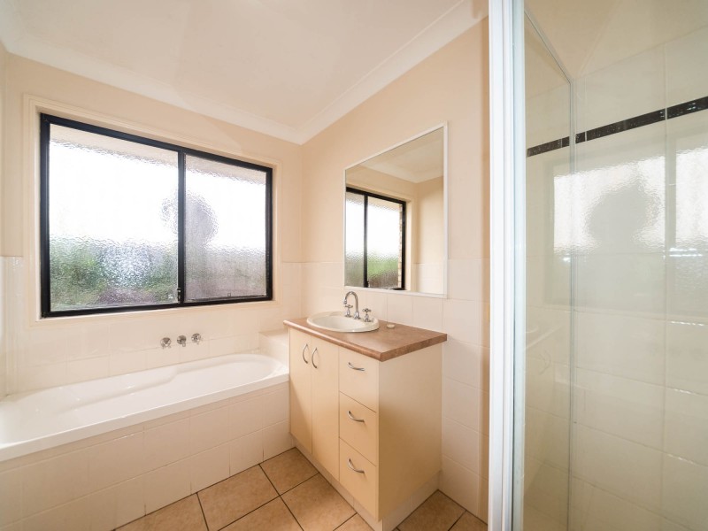11 Hatutu Street, Pacific Pines QLD 4211
