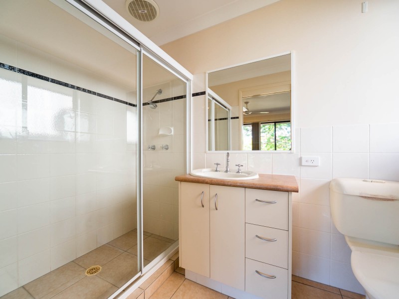 11 Hatutu Street, Pacific Pines QLD 4211
