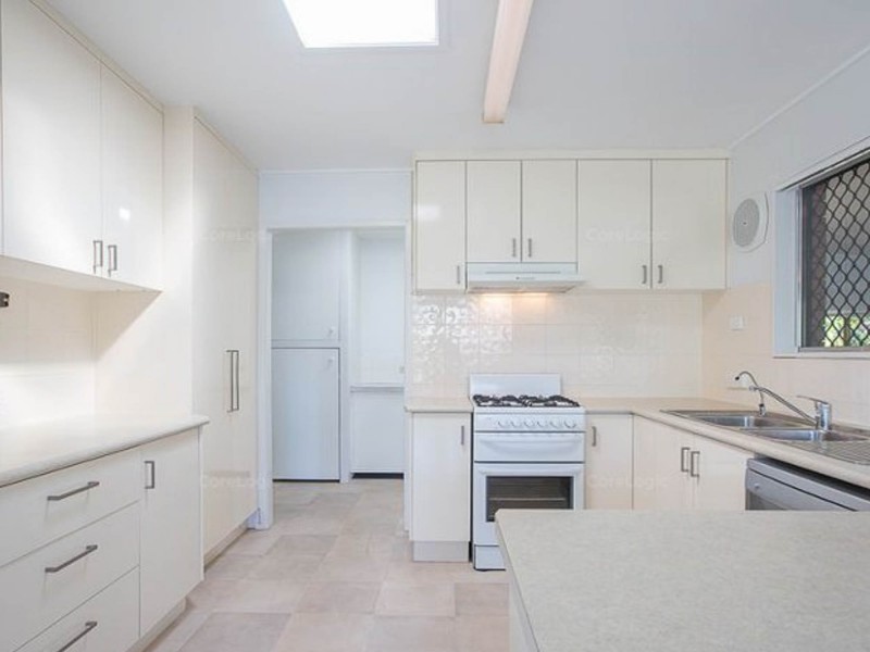 43 Central Street, Labrador QLD 4215