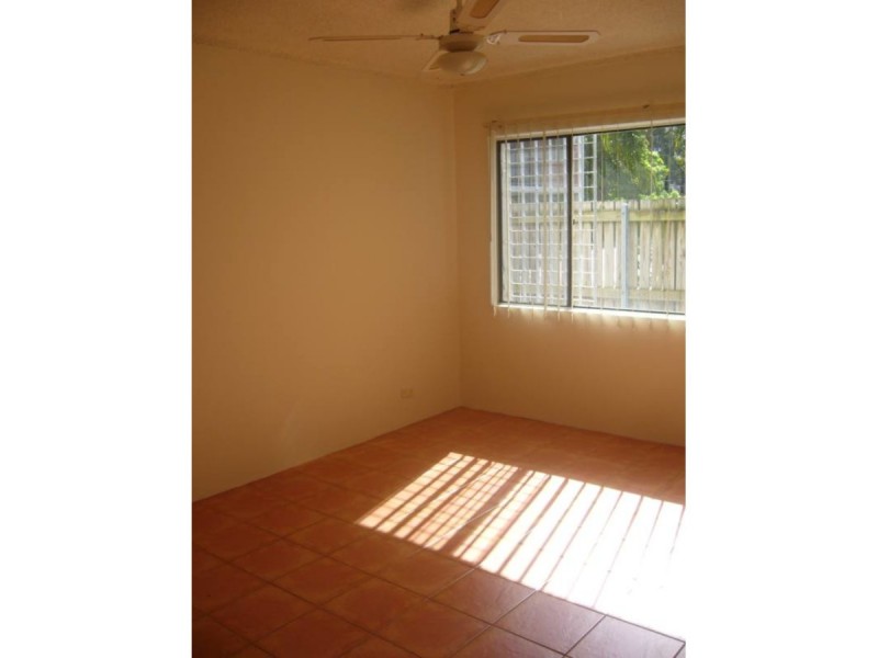 1/94 Frank Street, Labrador QLD 4215