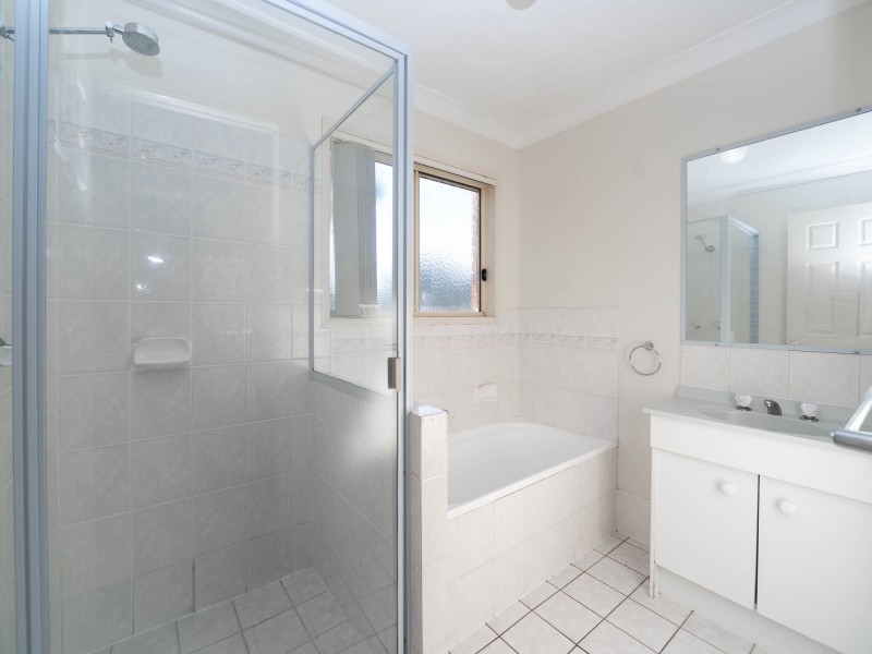 4 Guy Lane, Oxenford QLD 4210