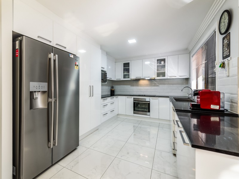 30 Sundown Drive, Paradise Point QLD 4216