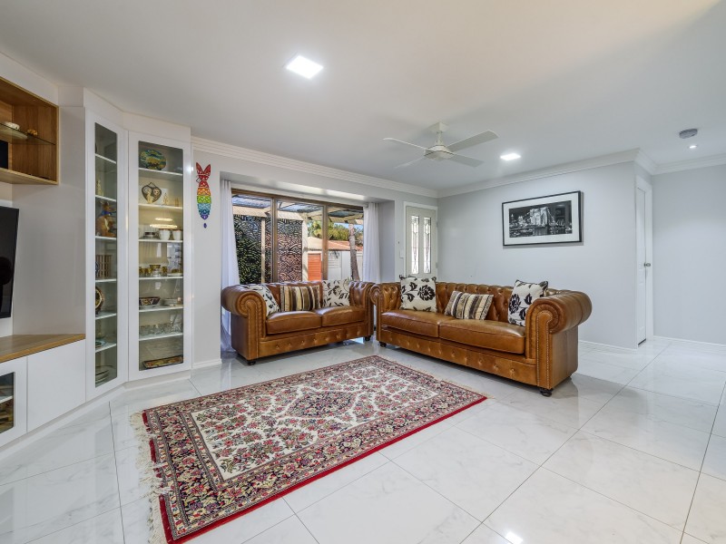 30 Sundown Drive, Paradise Point QLD 4216