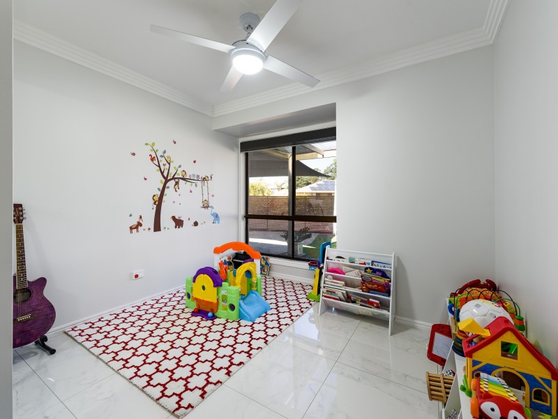 30 Sundown Drive, Paradise Point QLD 4216