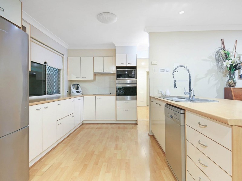 5 Portreeves Place, Arundel QLD 4214