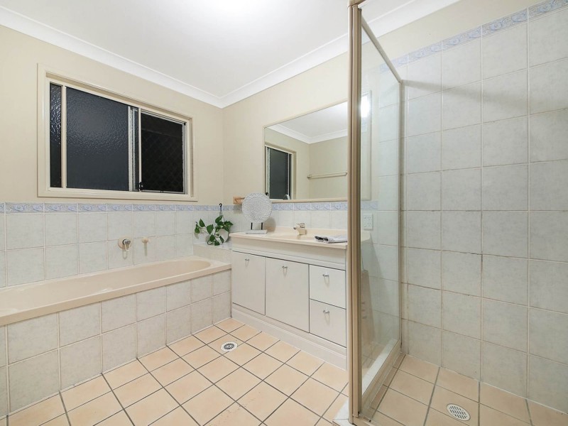 5 Portreeves Place, Arundel QLD 4214