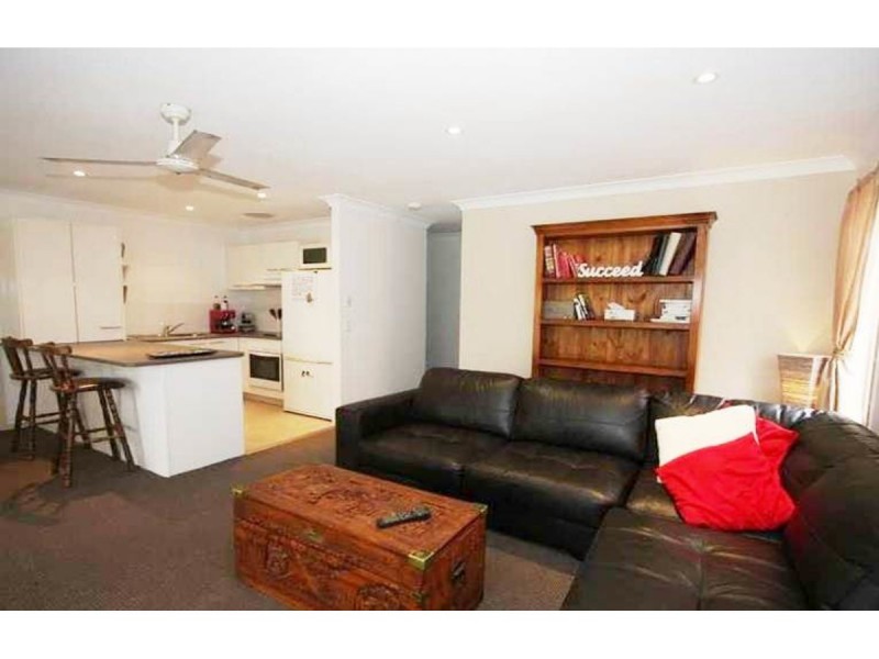 4/137 Olsen Avenue, Labrador QLD 4215