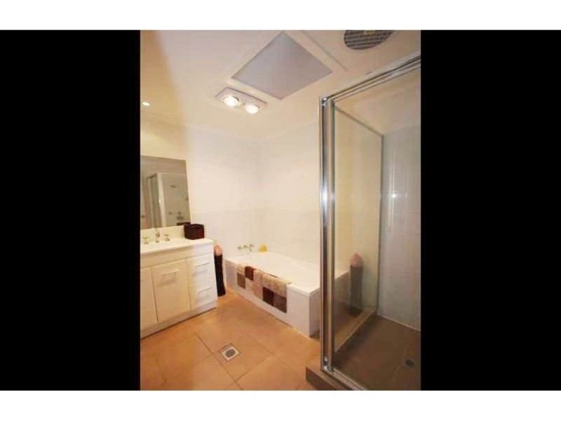 4/137 Olsen Avenue, Labrador QLD 4215