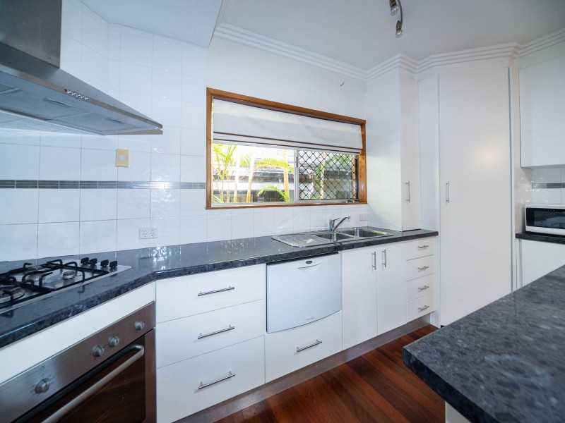 14 Billington Street, Labrador QLD 4215