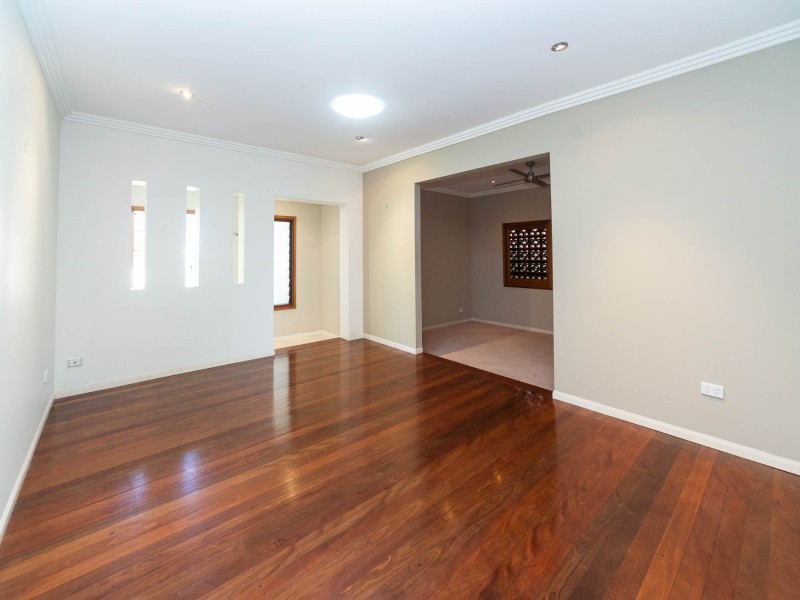 14 Billington Street, Labrador QLD 4215