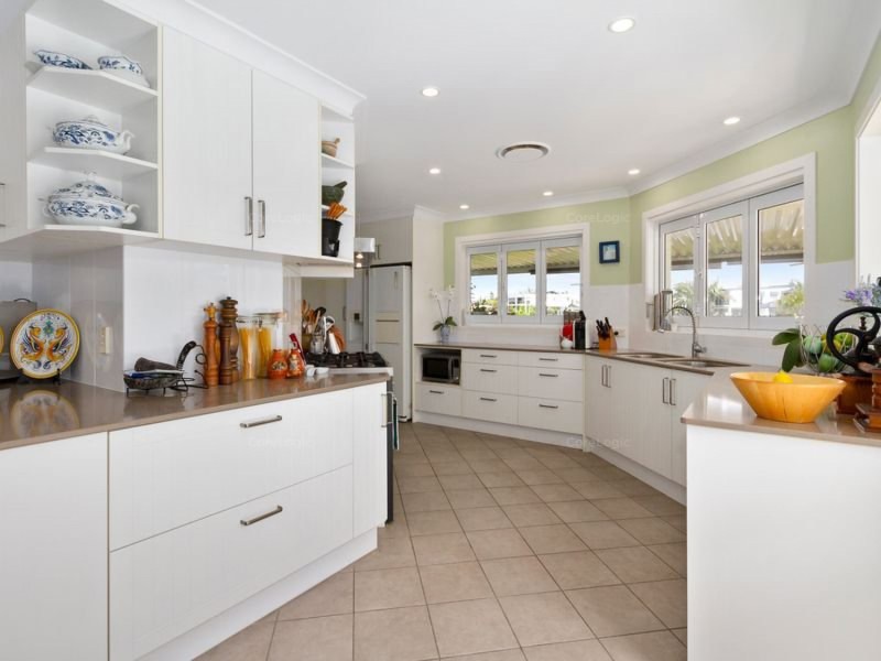 208 Bayview Street, Runaway Bay QLD 4216