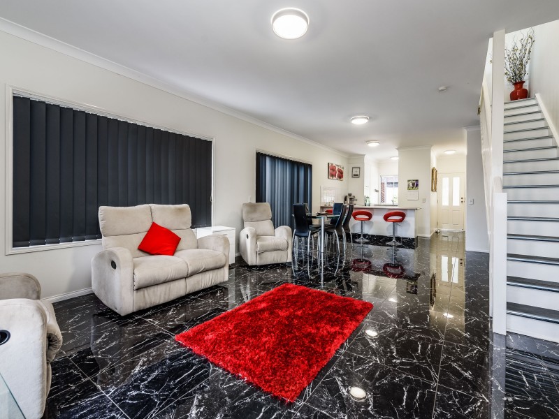 1/8 Rosalind Avenue, Paradise Point QLD 4216