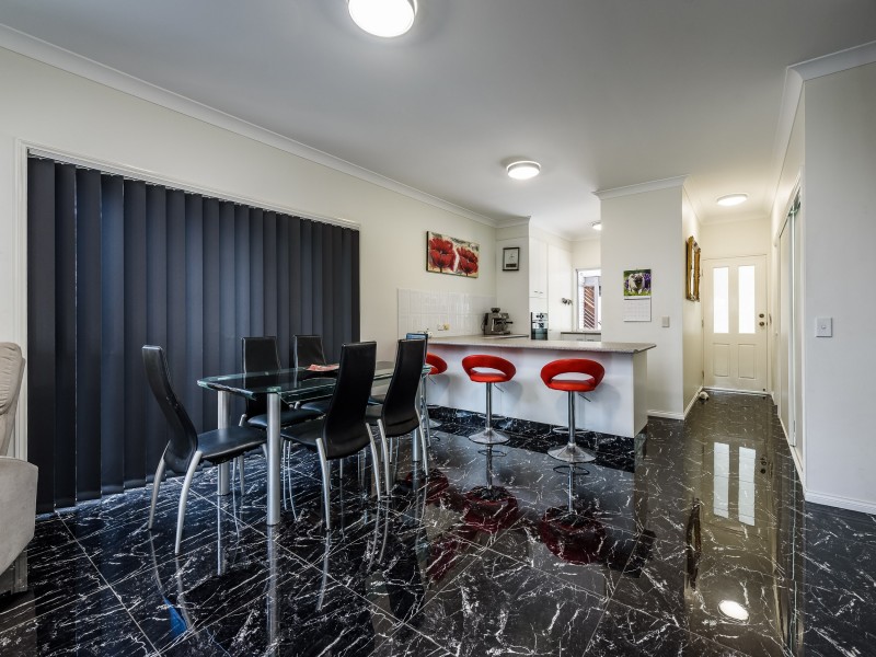 1/8 Rosalind Avenue, Paradise Point QLD 4216