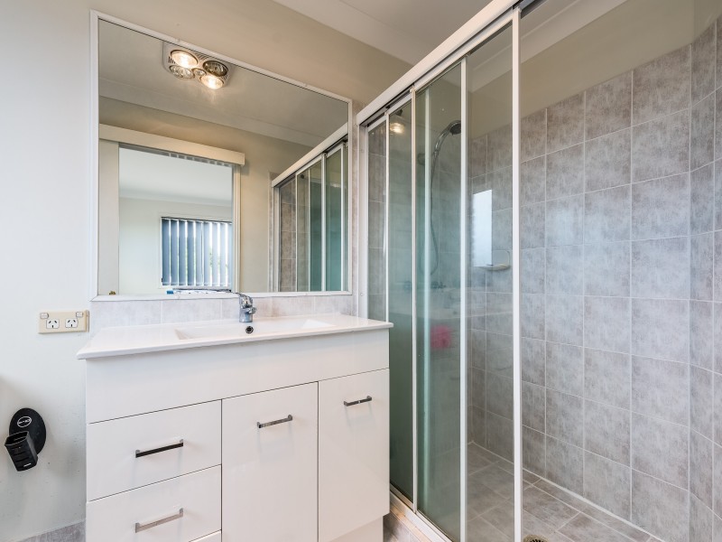 1/8 Rosalind Avenue, Paradise Point QLD 4216