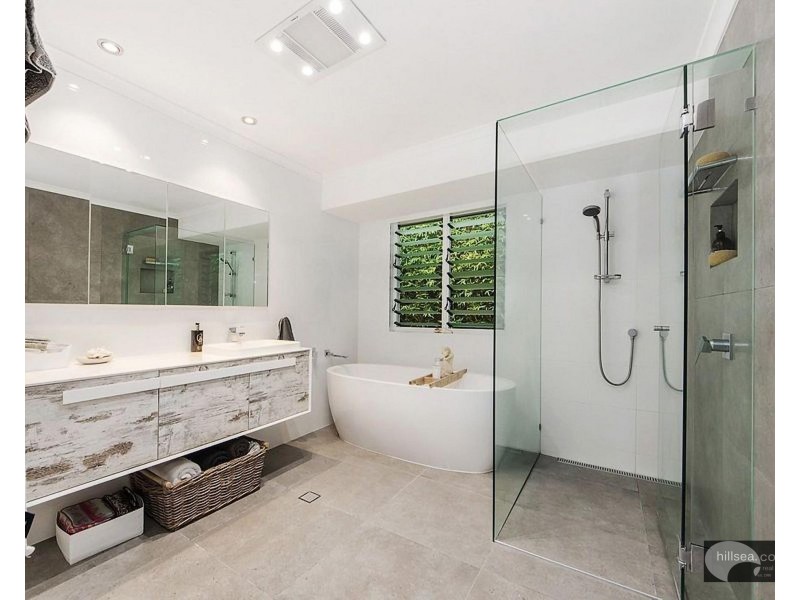 23 Sundown Drive, Paradise Point QLD 4216