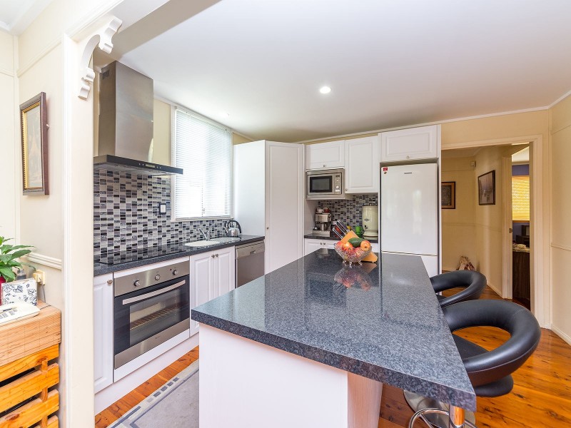 16 Tarni Street, Coombabah QLD 4216