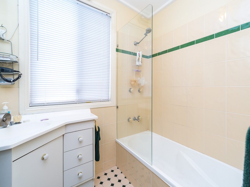 16 Tarni Street, Coombabah QLD 4216