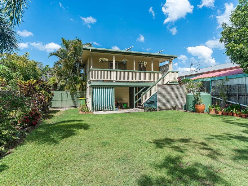 16 Tarni Street, Coombabah QLD 4216