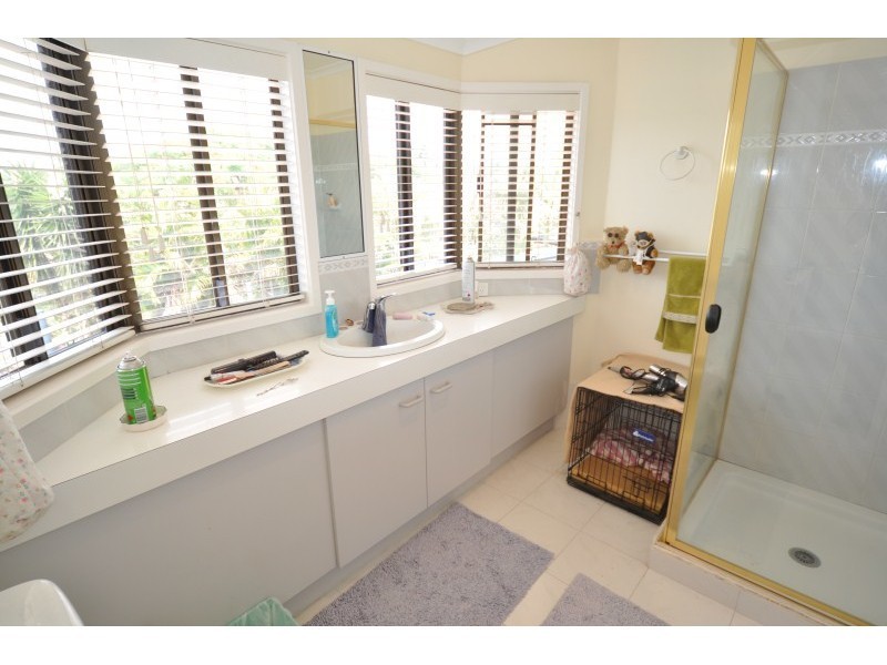 11 Walter Raleigh Crescent, Hollywell QLD 4216