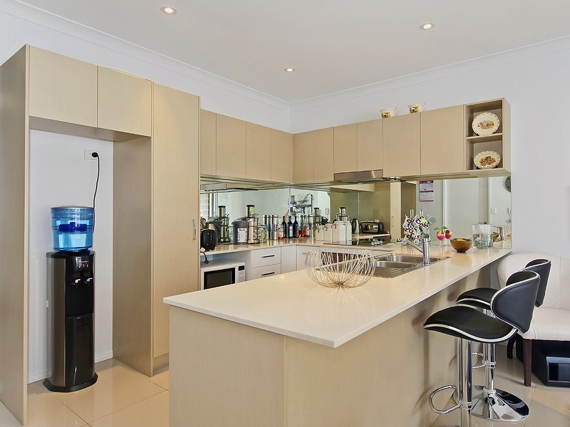2/430 Pine Ridge Road, Coombabah QLD 4216