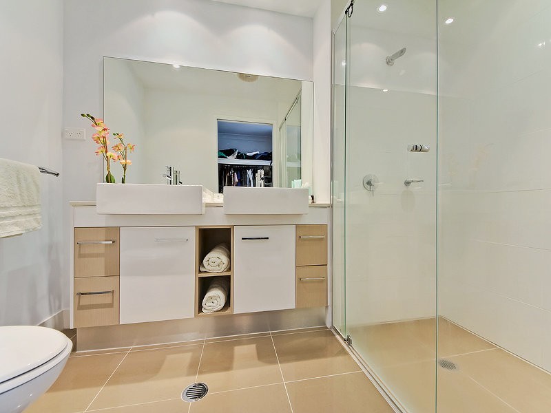 2/430 Pine Ridge Road, Coombabah QLD 4216