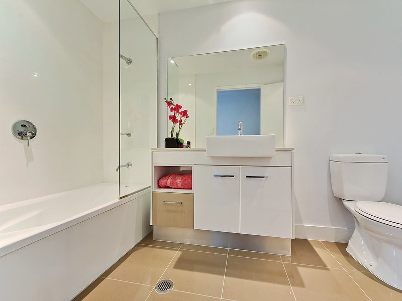 2/430 Pine Ridge Road, Coombabah QLD 4216