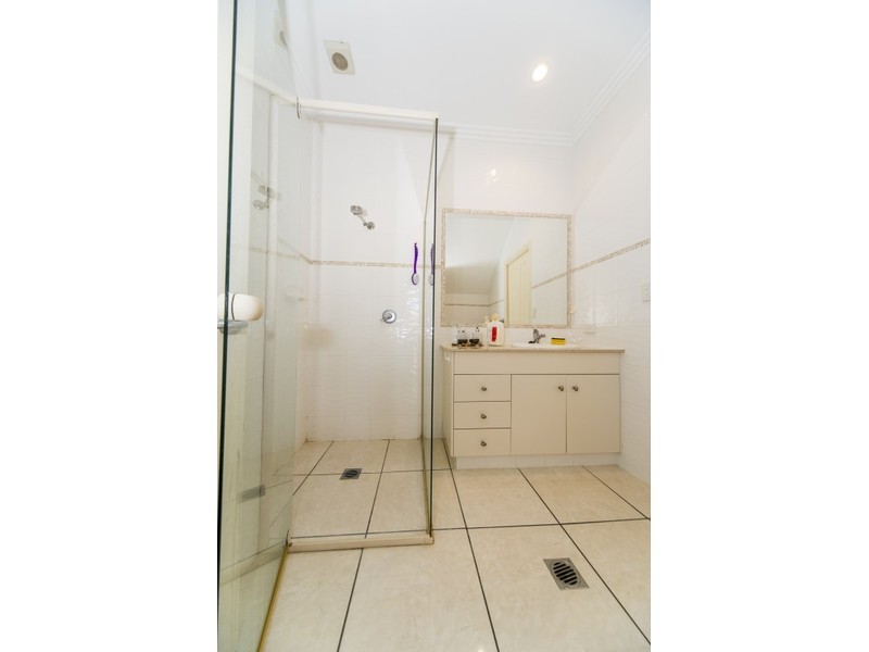 2/22 Nankeen Avenue, Paradise Point QLD 4216