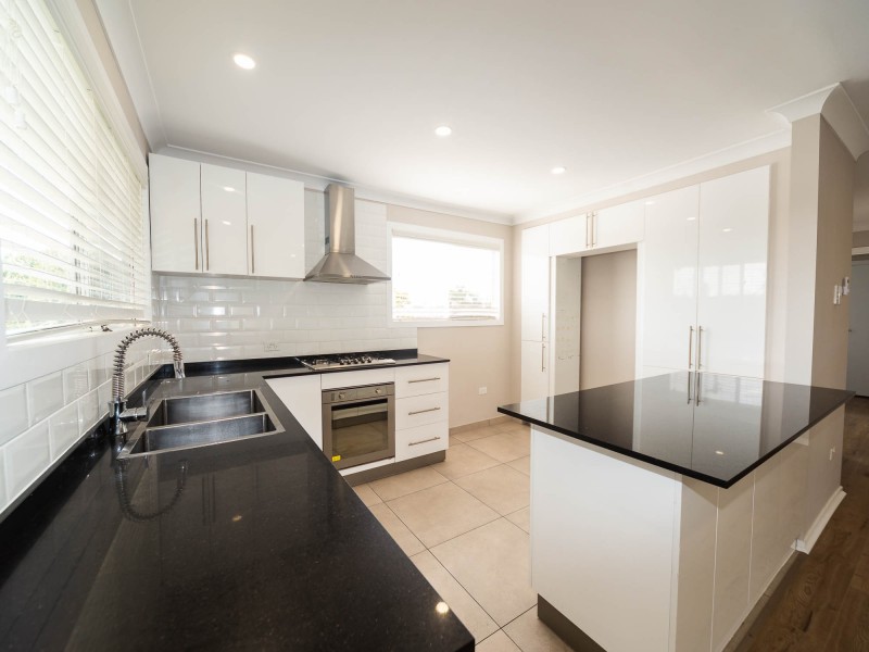 330 Government Road, Labrador QLD 4215