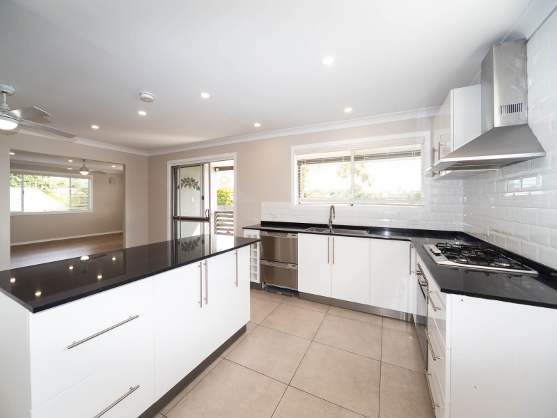 330 Government Road, Labrador QLD 4215