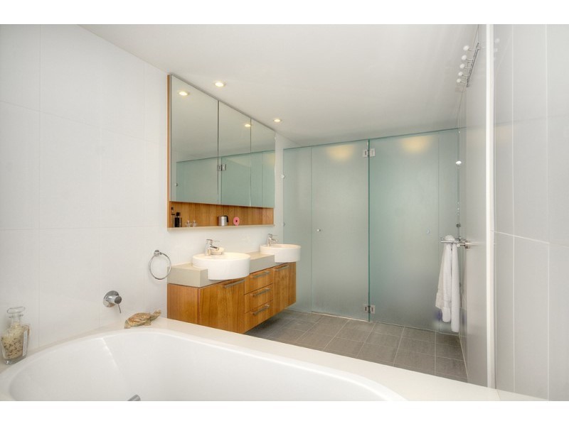 7302/323 Bayview Street, Hollywell QLD 4216