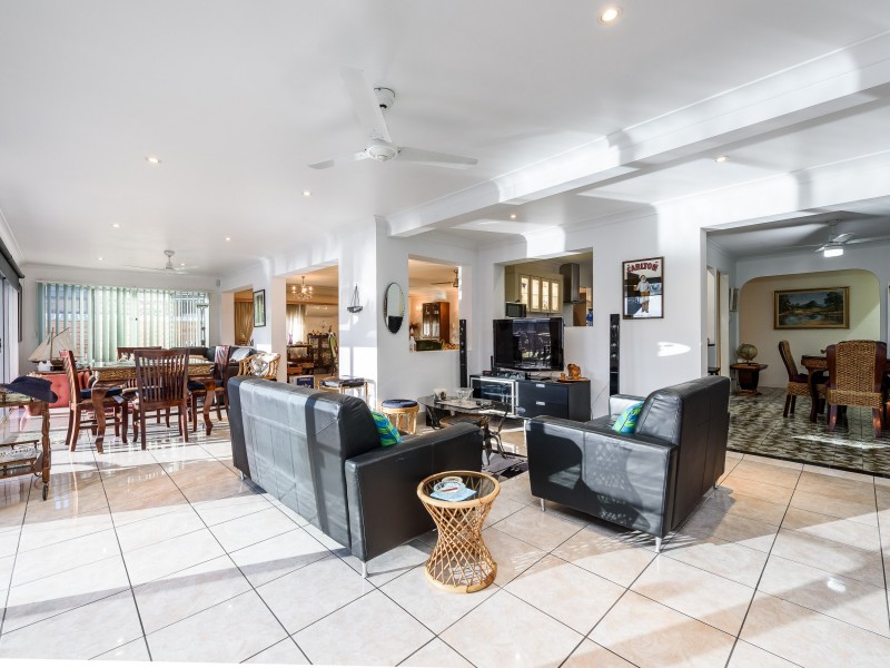 14 Drysdale Place, Paradise Point QLD 4216