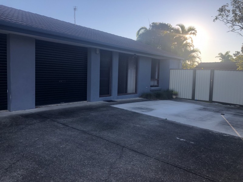 2/285 Government Road, Labrador QLD 4215